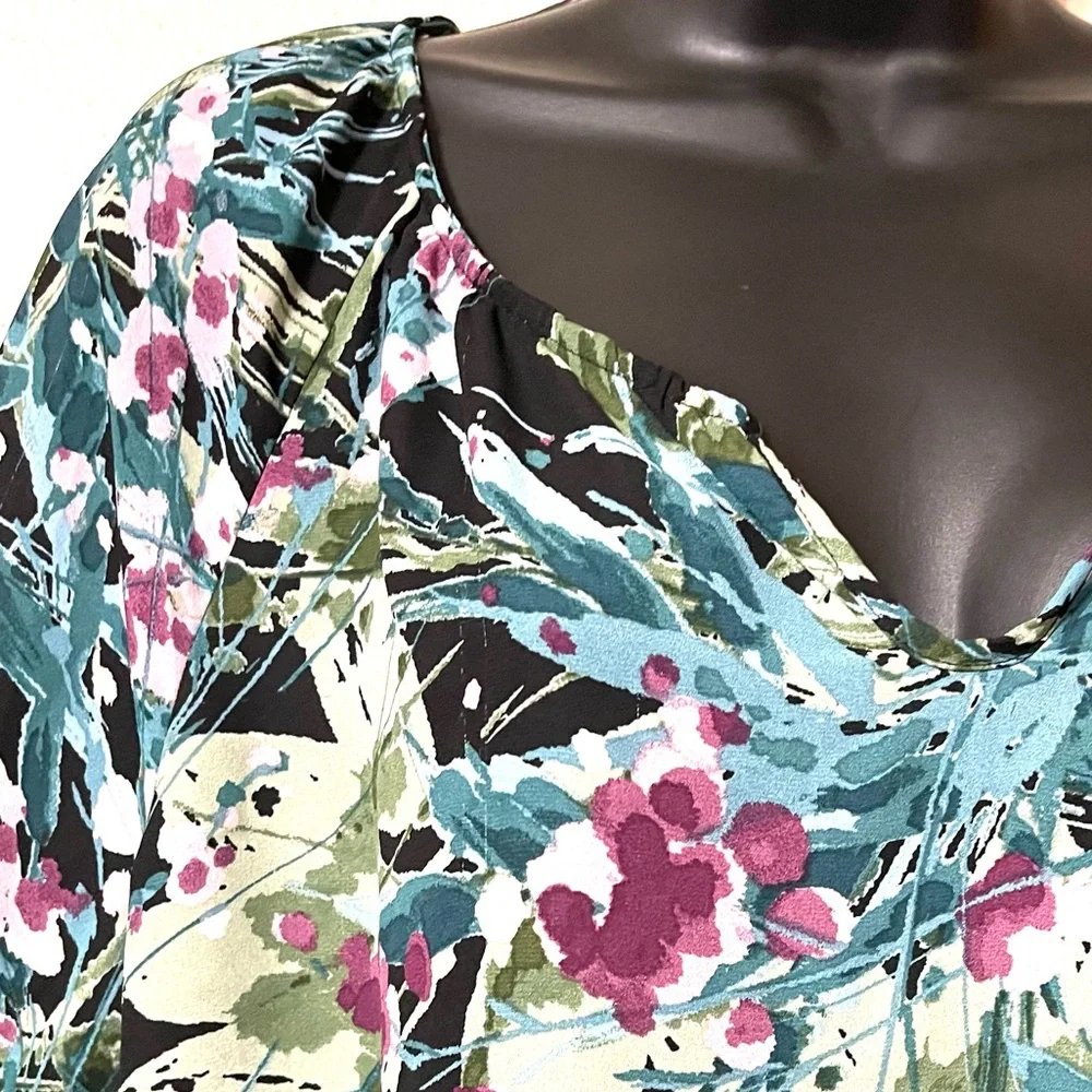 💥FREE W/BUNDLE PURCHASE💥🦋ZAC & RACHEL Pretty Top🦋 - Picture 4 of 7